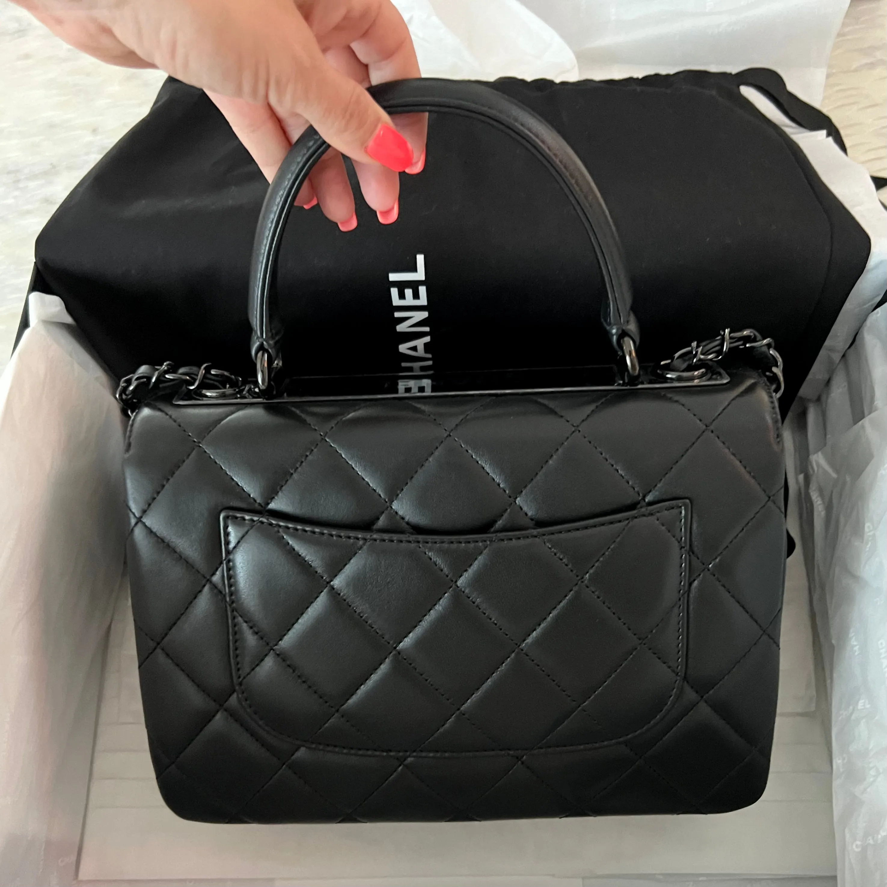 Certainly! Here’s an optimized title for the Chanel Trendy Bag:

Chic Chanel Trendy Bag - Luxury Leather Handbag with Elegant Design and Versatile Style

This title includes modifiers that emphasize luxury, elegance, and versatility, making it more appealing for e-commerce.