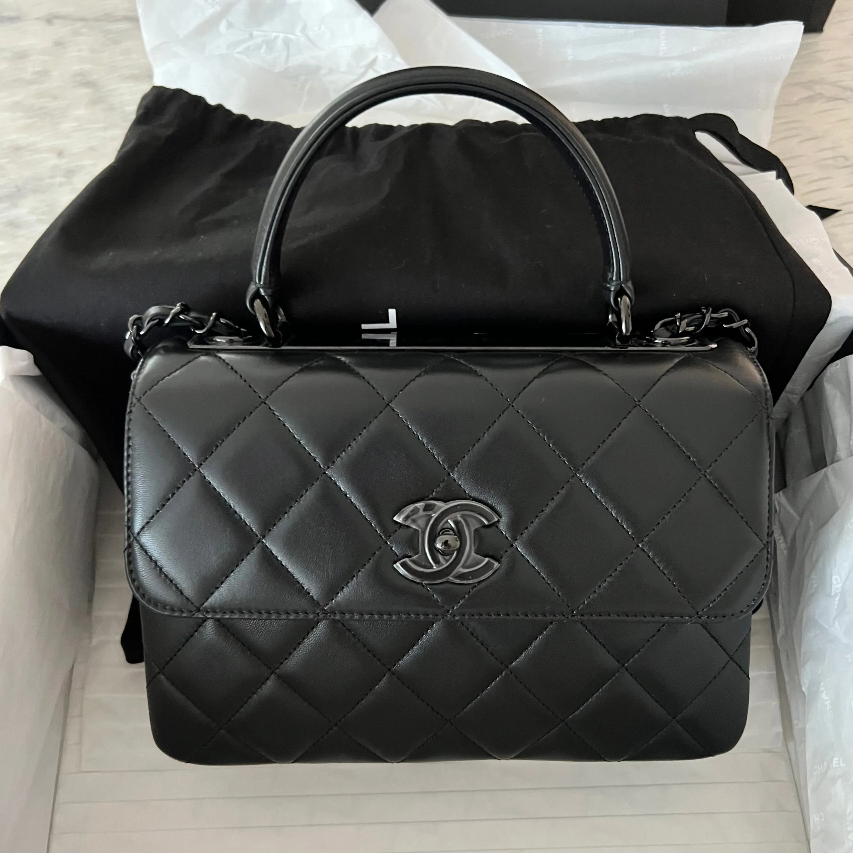 Certainly! Here’s an optimized title for the Chanel Trendy Bag:

Chic Chanel Trendy Bag - Luxury Leather Handbag with Elegant Design and Versatile Style

This title includes modifiers that emphasize luxury, elegance, and versatility, making it more appealing for e-commerce.