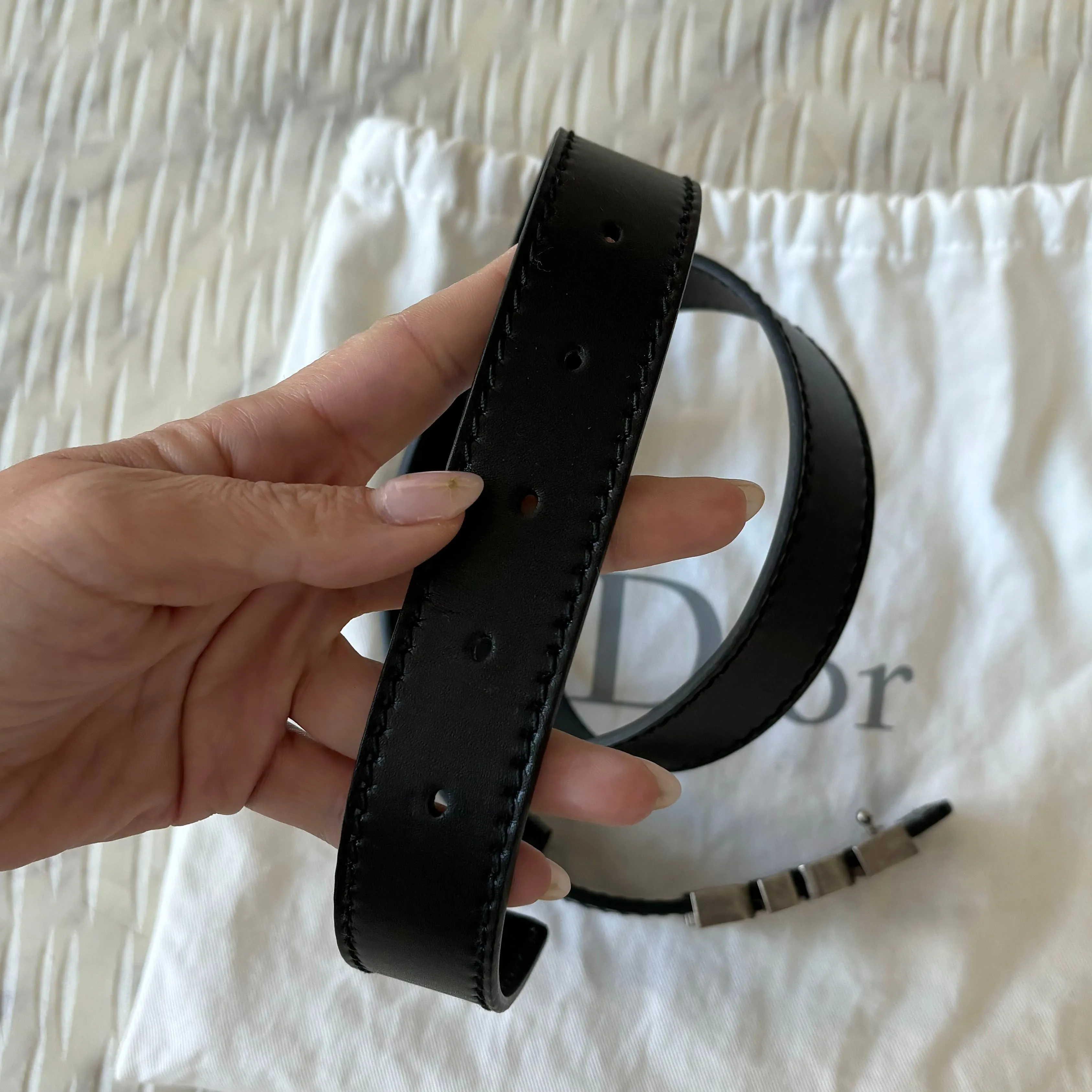 Sure! Here’s an optimized title for the Christian Dior D Fence Belt:

**Luxury Christian Dior D Fence Adjustable Leather Belt for Men & Women - Elegant Designer Accessory**