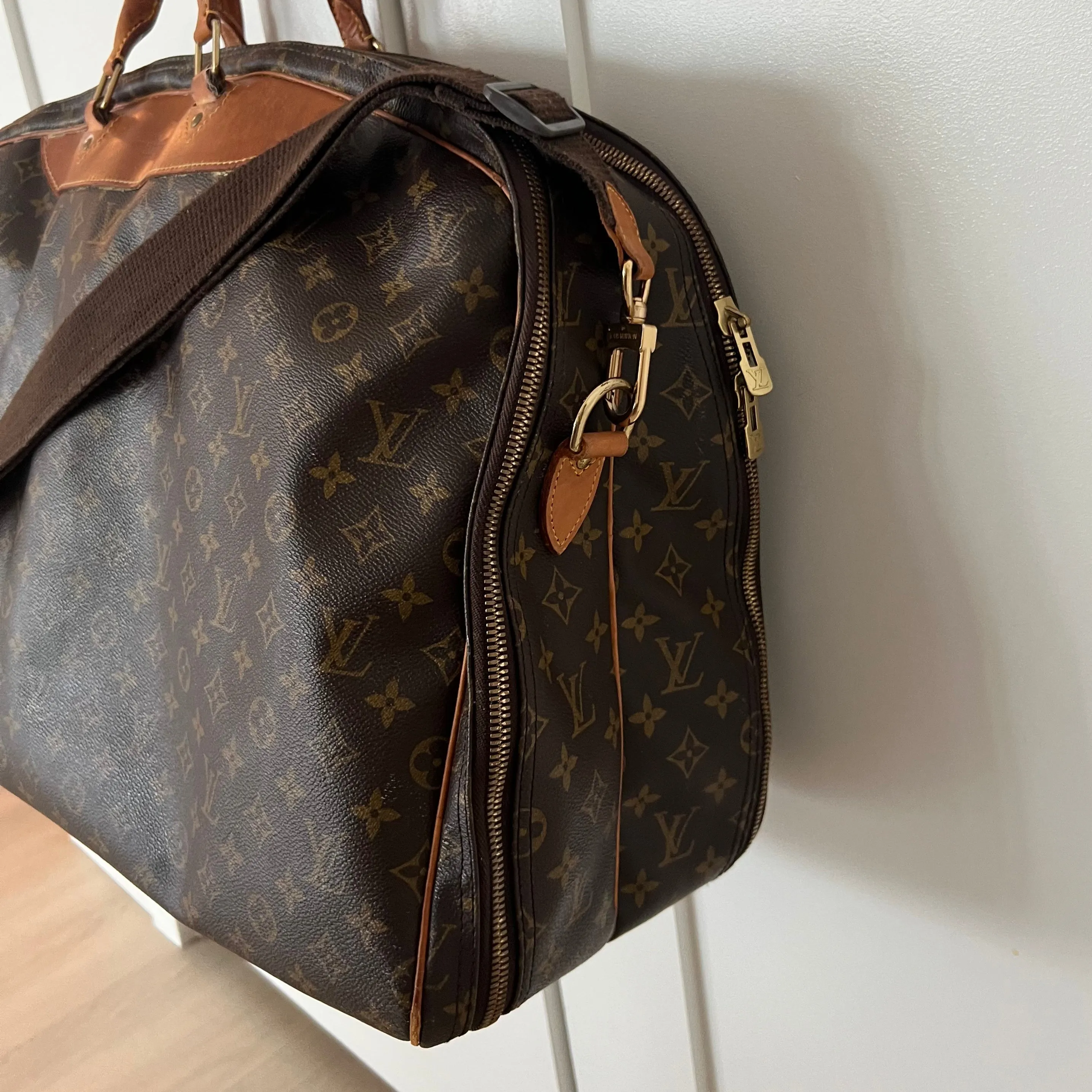 Louis Vuitton Alize Heures 24 Bag