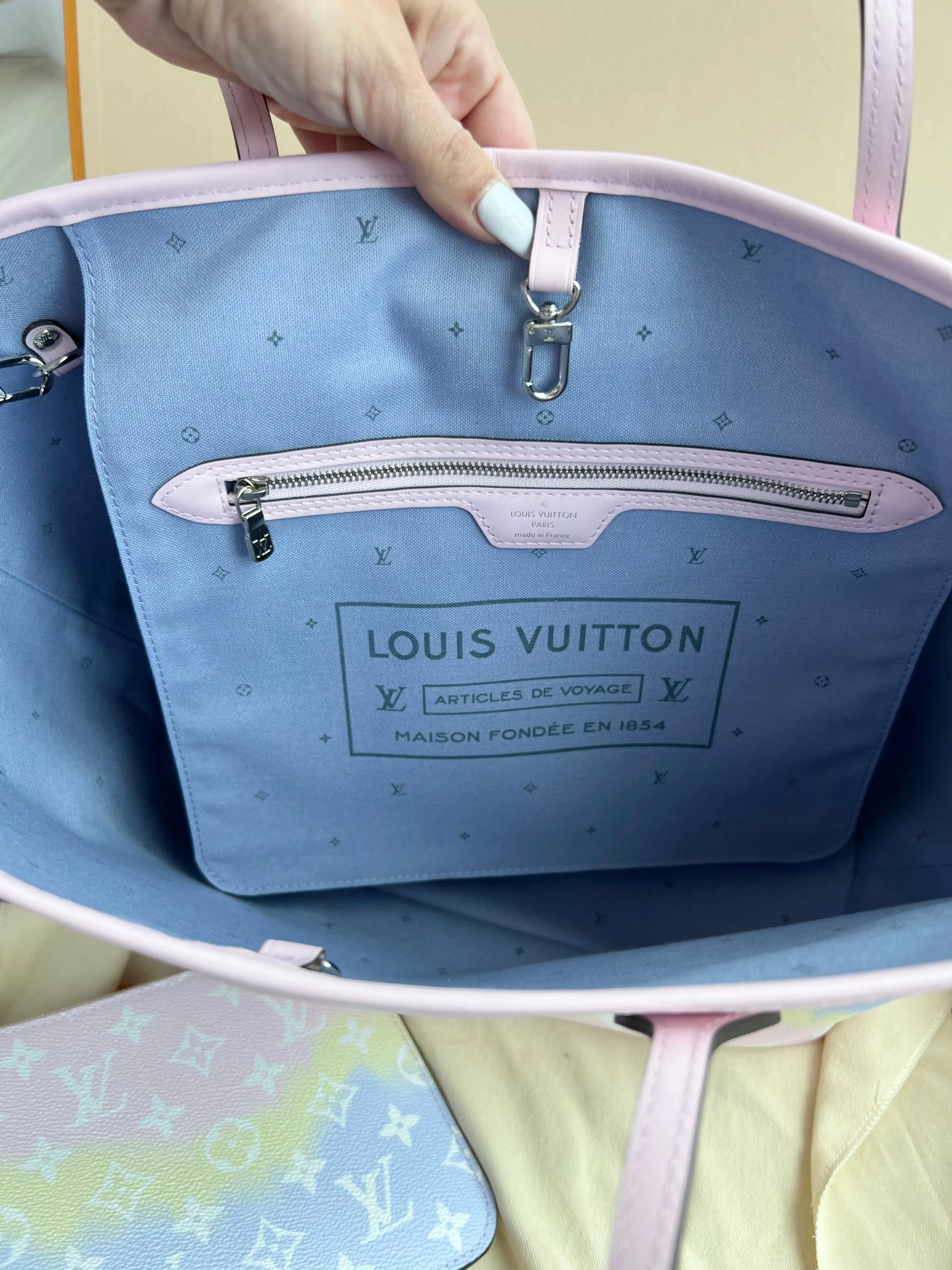 Louis Vuitton Neverfull Bag