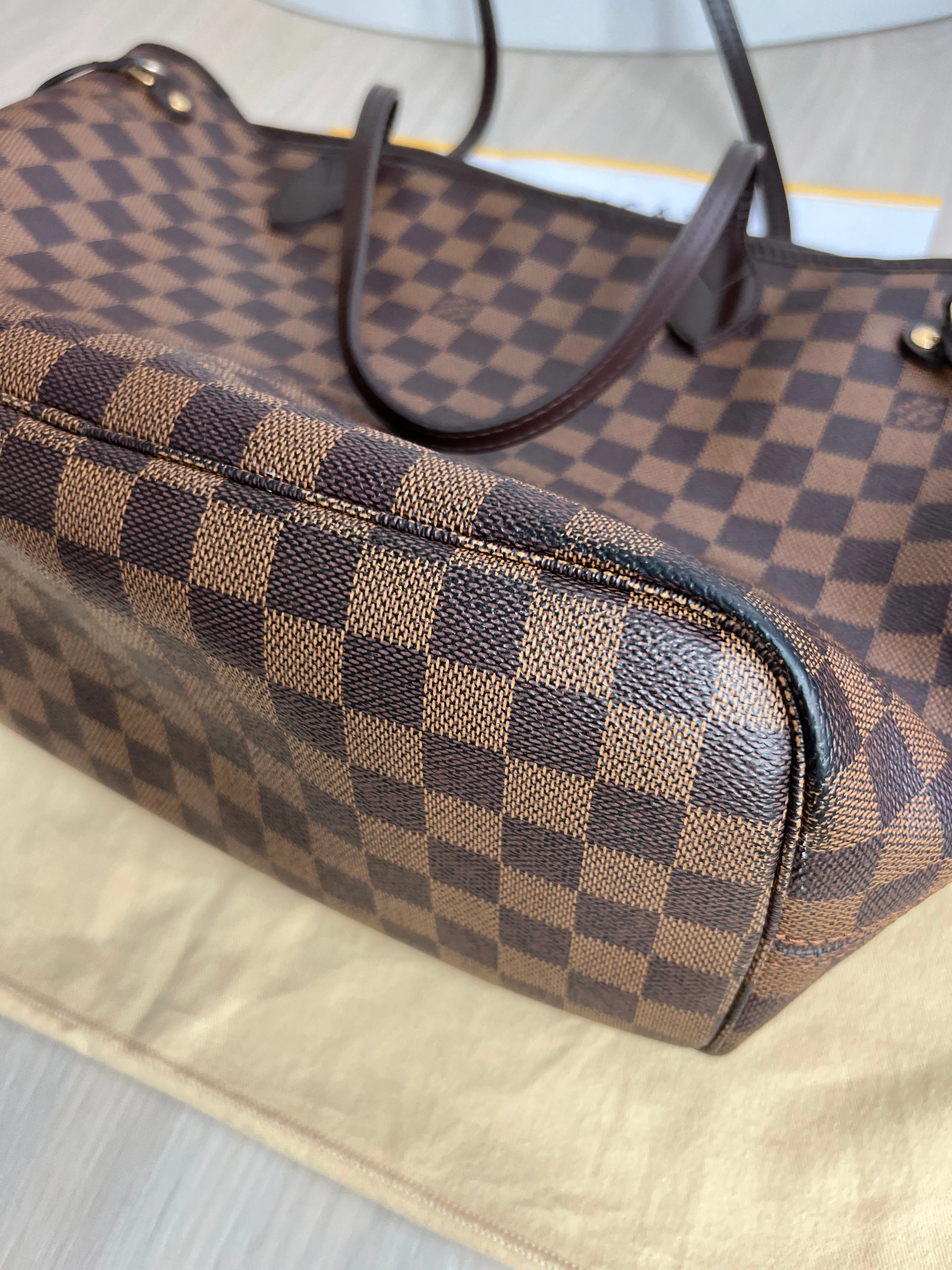 Louis Vuitton Neverfull Bag