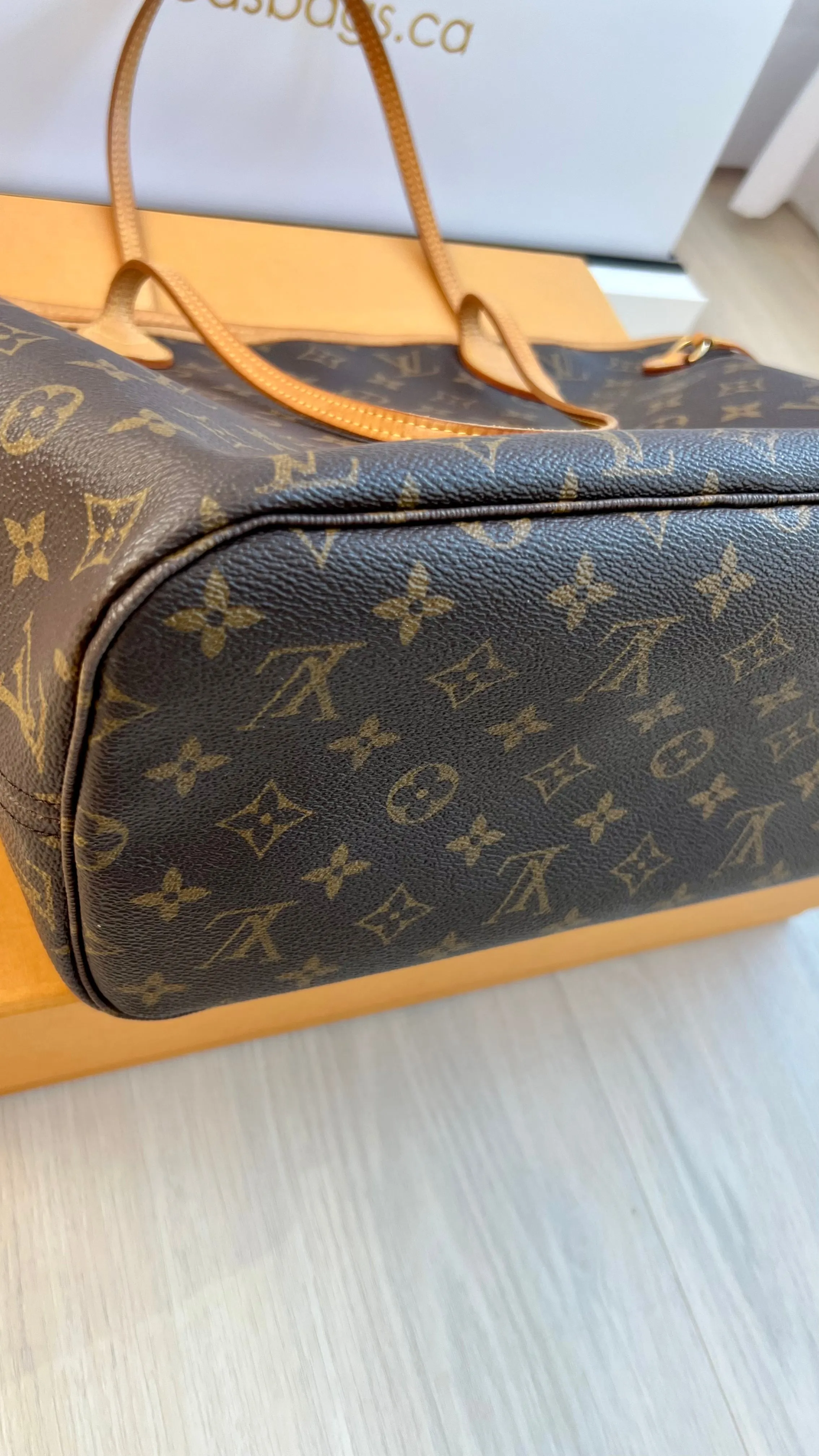 Louis Vuitton Neverfull MM Bag