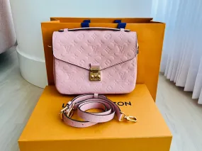 Louis Vuitton Pochette Metis Bag