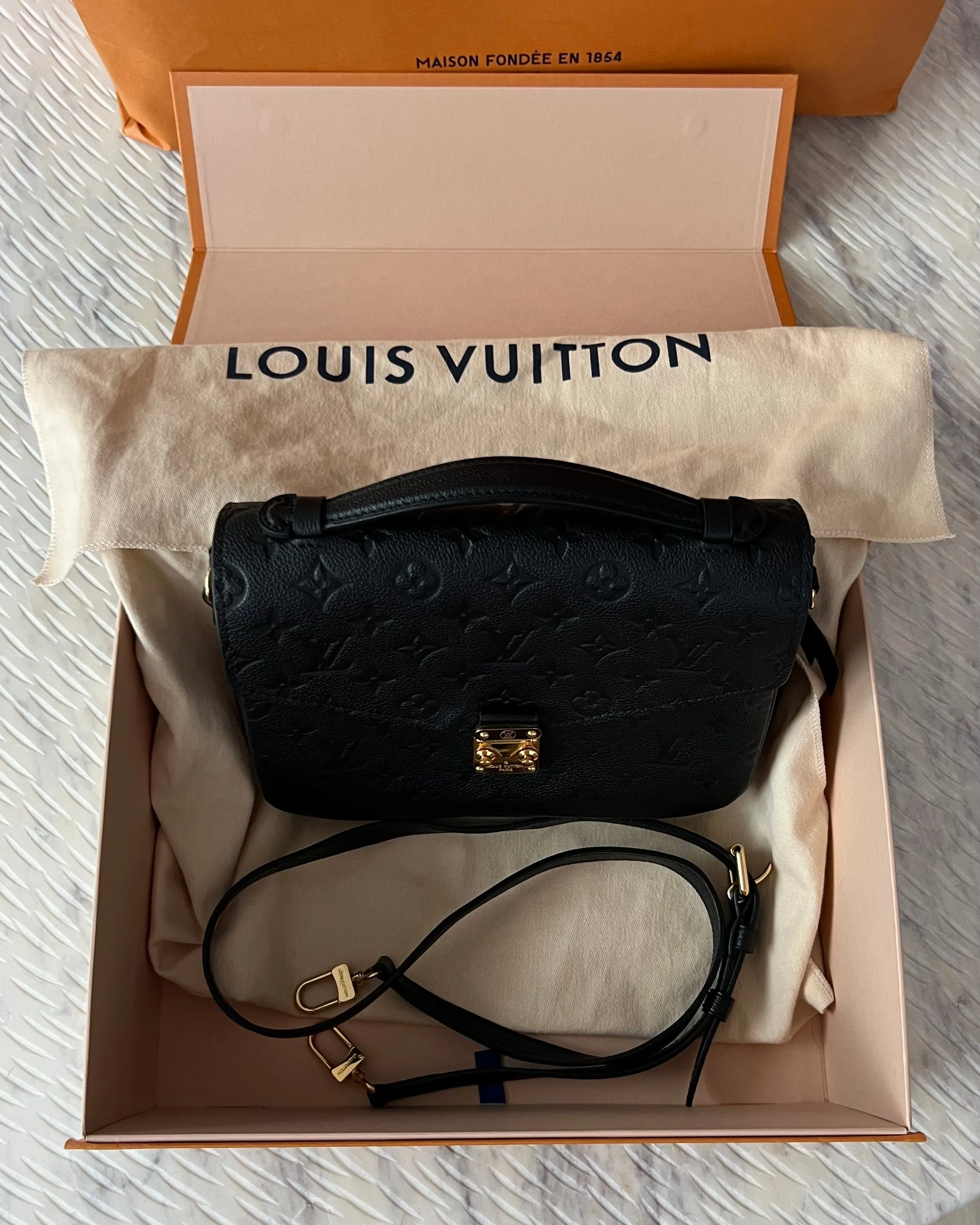 Louis Vuitton Pochette Metis Bag