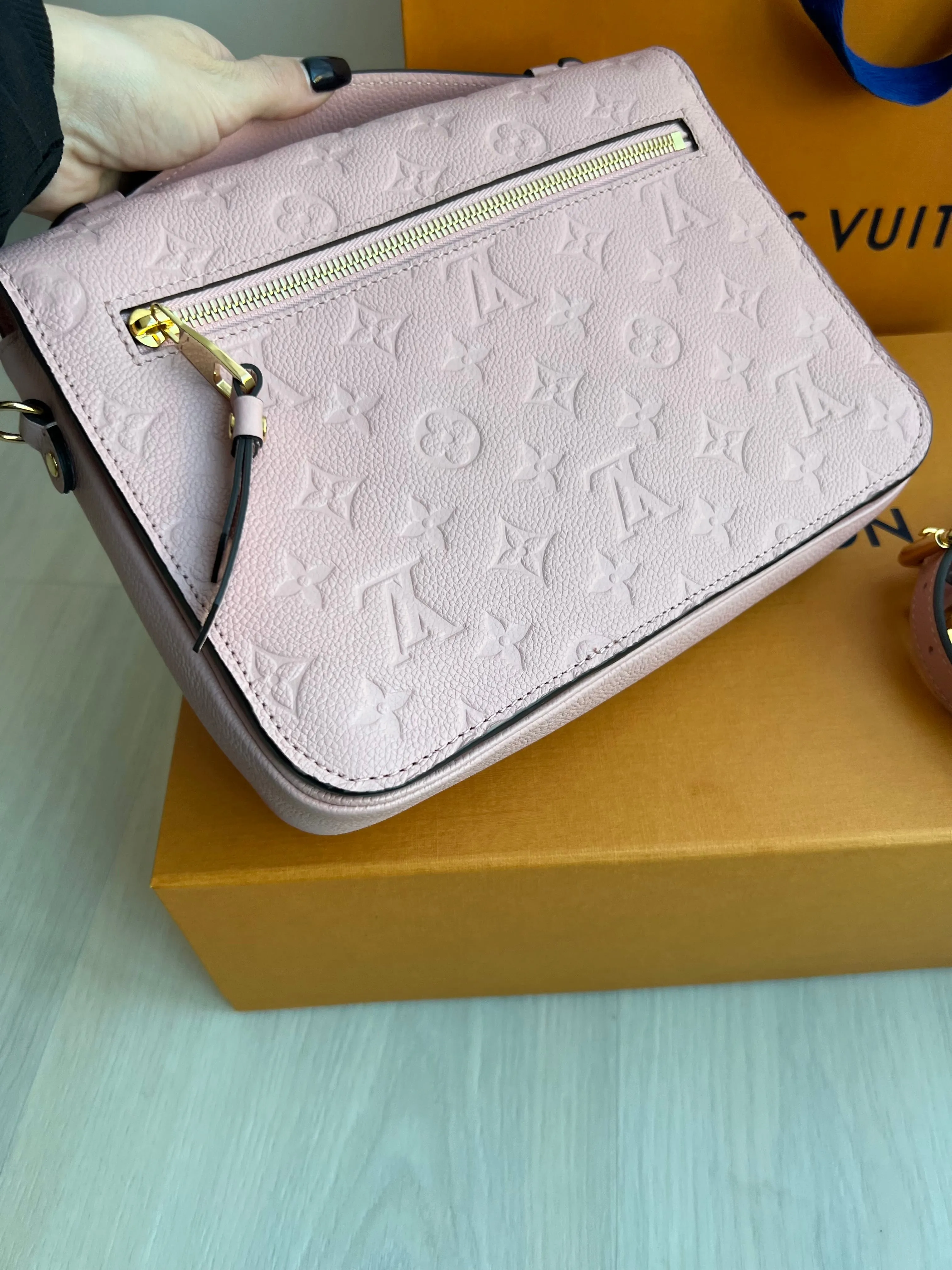 Louis Vuitton Pochette Metis Bag