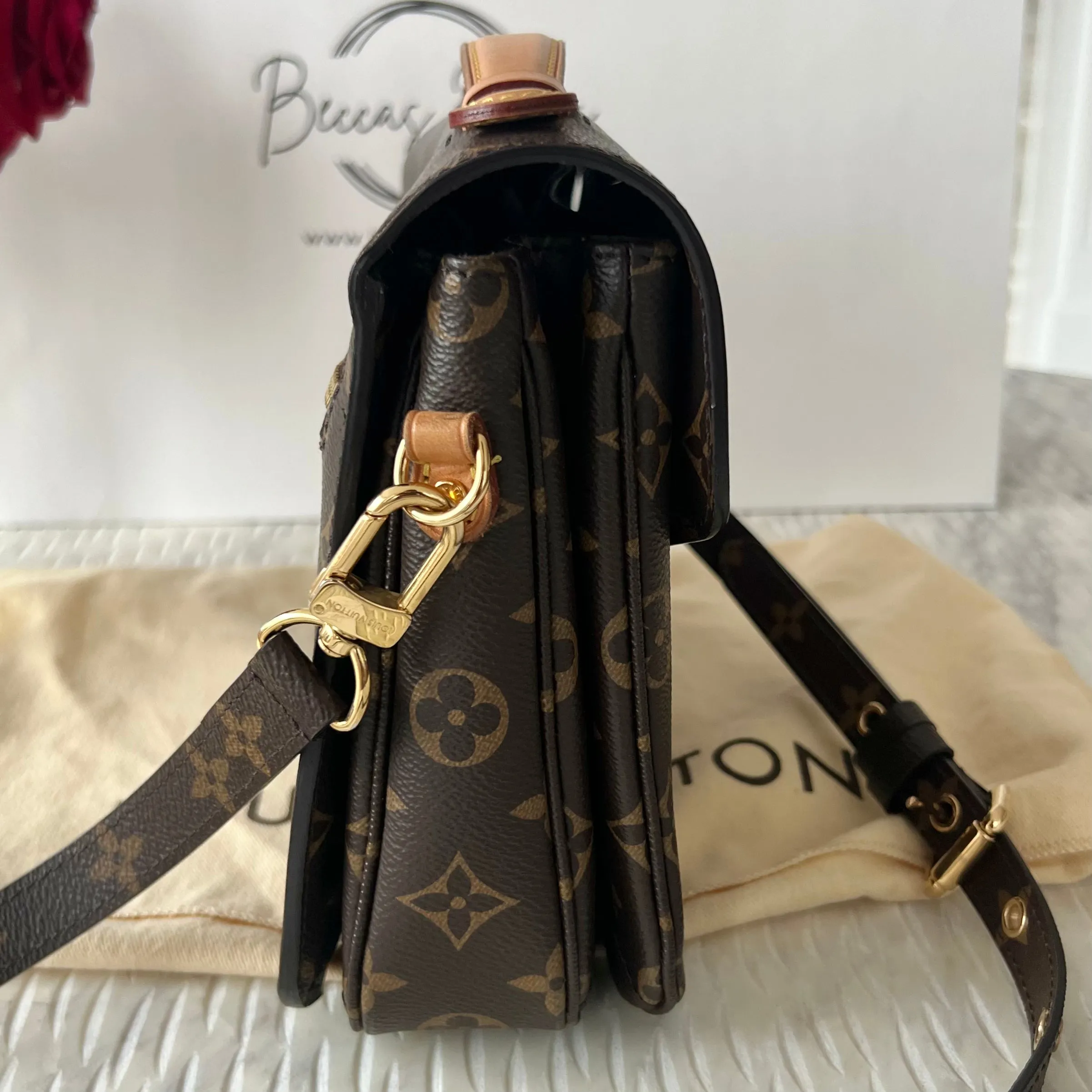 Louis Vuitton Pochette Metis Bag