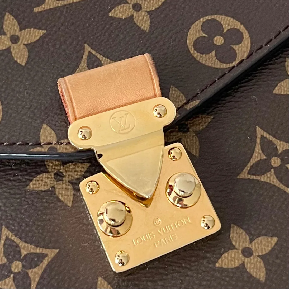 Louis Vuitton Pochette Metis Bag